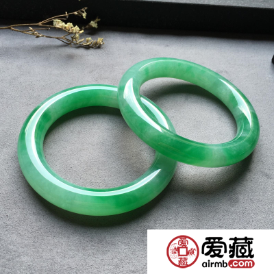 解读：玻璃种翡翠和冰种翡翠的区别