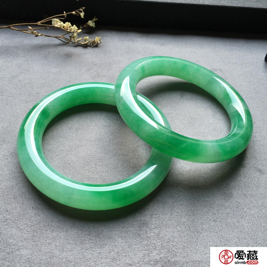 解读：玻璃种翡翠和冰种翡翠的区别