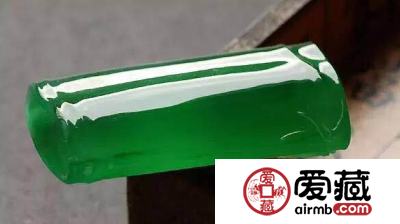 帝王绿翡翠有哪些特点呢？