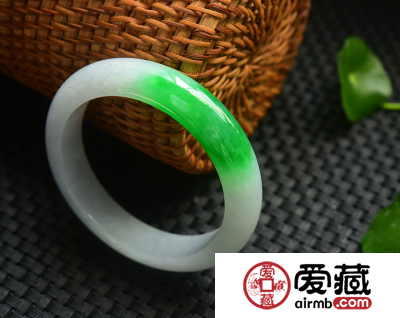 旅游买翡翠90%被坑，旅游买翡翠真的有那么乱吗?