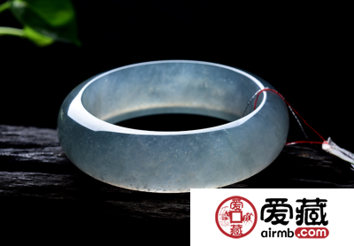 一张报纸可以教你辨别玻璃种、冰种和糯种翡翠,你相信吗?