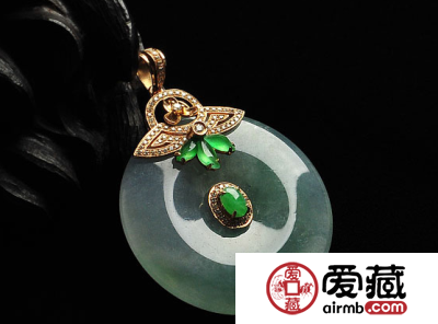 翡翠与服饰如何做到合理搭配
