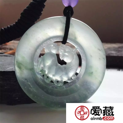 喜欢翡翠首饰的朋友，翡翠有哪些功效你了解多少?