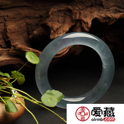 要想让自己的翡翠升值，就要学会翡翠保养