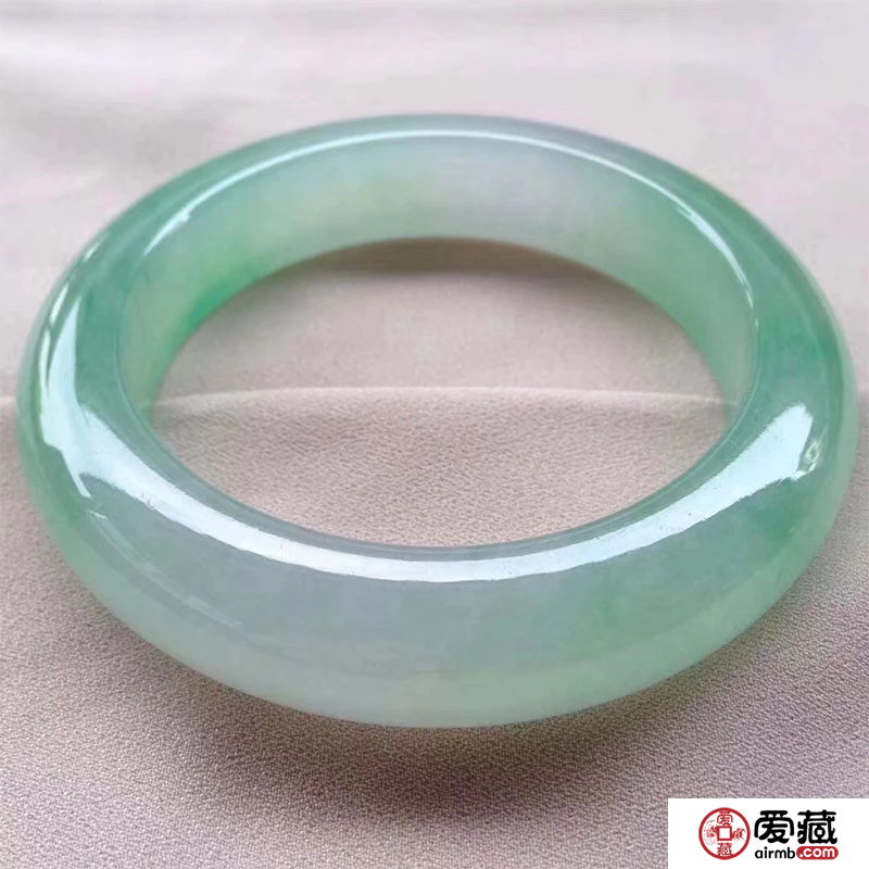 旅游景点卖的玻璃种翡翠价格贵吗?如何辨别