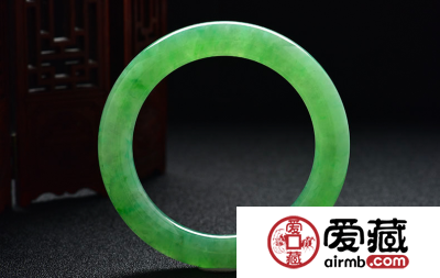 冰糯种翡翠多少钱?由哪些方面决定价格呢?