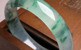 冰糯種翡翠價格貴嗎?都有哪些方面決定?