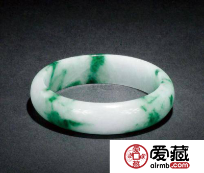 想要购买豆种翡翠，要先学会豆种翡翠真假鉴别