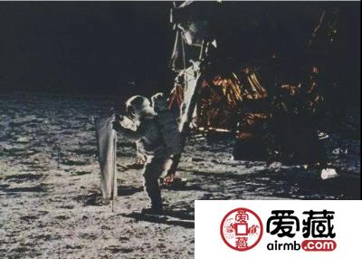 所罗门群岛发行人类首次登月50周年弧面彩色纪念银币