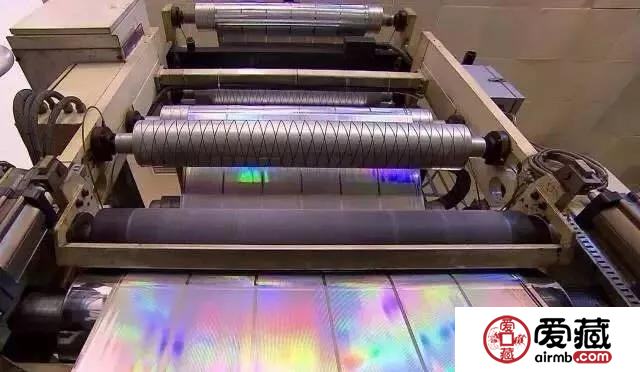 人民幣70周年紀念鈔上的“折痕”，跟這條神奇的線有什么關(guān)系？