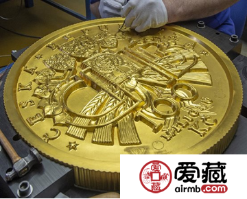 捷克发行“捷克克朗发行100周年”130公斤纪念金币