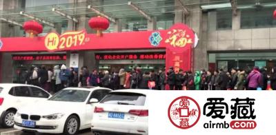 一次排队收益1500元！现场兑换冲击下，70周年纪念钞价格又涨了！