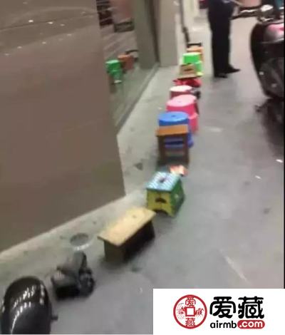 一次排队收益1500元！现场兑换冲击下，70周年纪念钞价格又涨了！