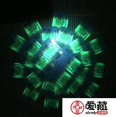五版币最强荧光，99年20元“黄金叶”，FA小开门
