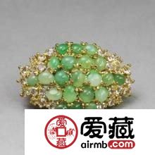 翡翠胸针如何佩戴会更优雅