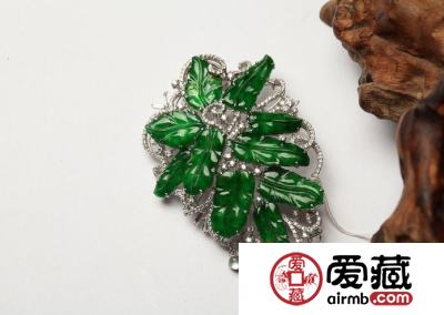 来自缅甸的天然翡翠项链