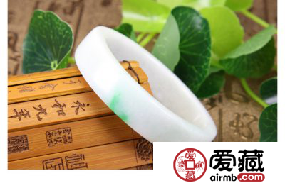 你知道翡翠手镯有多少种吗？每种的意义是什么？