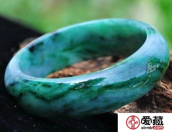你知道翡翠手镯有多少种吗？每种的意义是什么？