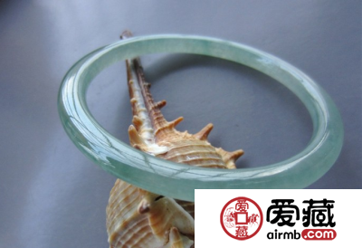 你知道翡翠手镯有多少种吗？每种的意义是什么？