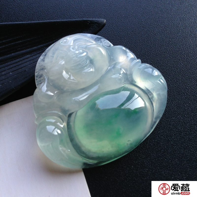 翡翠玉佛好處多多，是適合男士還是女士佩戴呢？