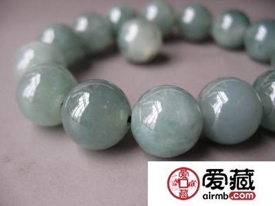 男士适合什么款式的翡翠？主要看这两点