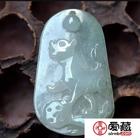 翡翠狗有什么寓意？看了才知道适不适合你佩戴