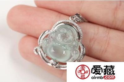 五招教你如何挑选翡翠笑佛吊坠，佩戴翡翠笑佛吊坠的好处