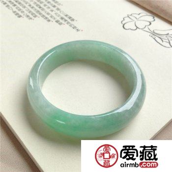 翡翠手镯的挑选方法