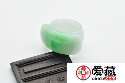 为什么达官显贵钟爱翡翠扳指