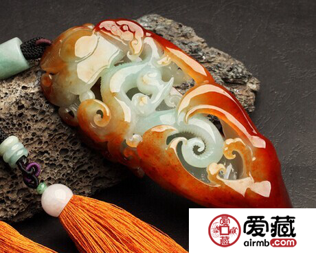 翡翠手把件的特征 怎么選購(gòu)翡翠手把件