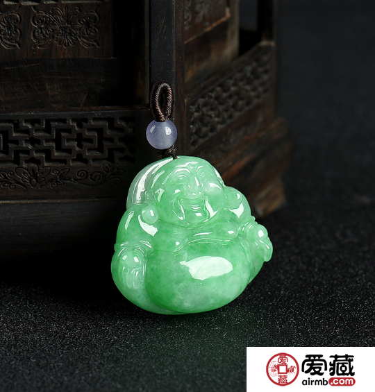 翡翠玉佛的色澤 佩戴翡翠玉佛的忌諱
