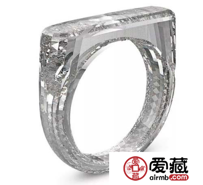 全球第一枚”全钻石戒指“　戒面至戒托都是钻石