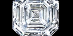 世界上最大的正方形祖母绿形切割钻石，堪称传奇