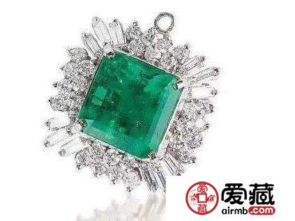 俄罗斯发现重达1.6公斤的祖母绿原石