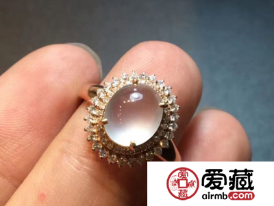 白冰翡翠的品质好不好 白冰翡翠戒面的价格贵吗