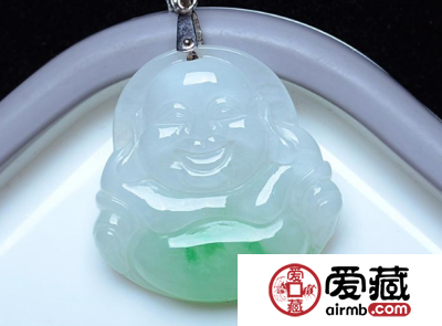 白底青翡翠挂件的价格怎么样 购买需要注意哪些因素