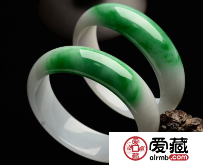 白底青翡翠价格如何 白底青翡翠值不值得购买