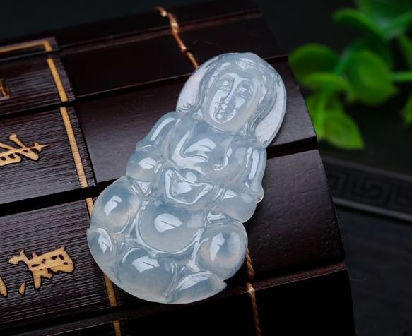 白翡翠观音的价格怎么样 如何挑选白翡翠观音
