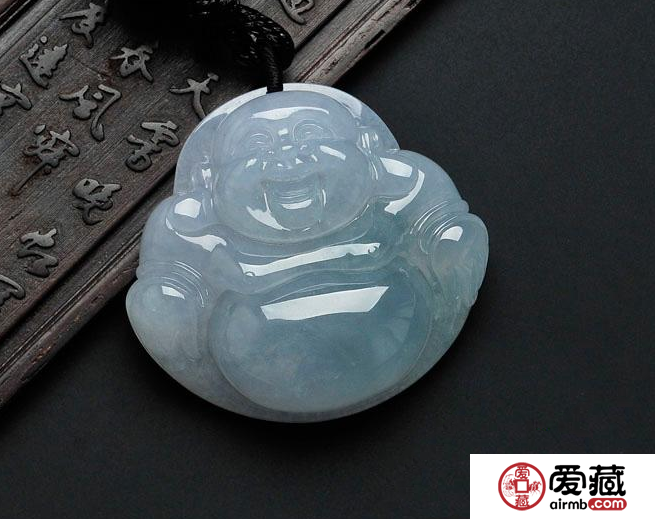翡翠坐佛和站佛有什么區別 挑玉佛的技巧