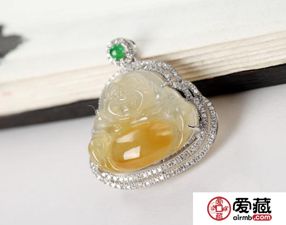 翡翠坐佛和站佛有什么區別 挑玉佛的技巧