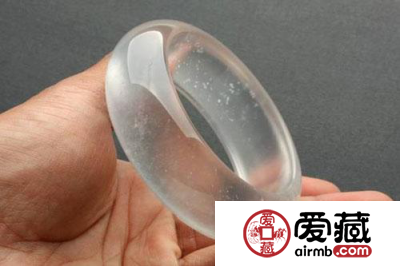 冰种翡翠和水沫子的区别 冰种翡翠和水沫子有什么不同