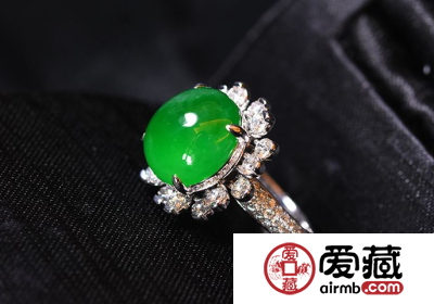 冰种翡翠戒指——永恒爱情的见证者、纯洁爱情的代表物