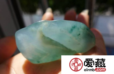 冰种翡翠原石和玻璃种翡翠原石的区别是什么