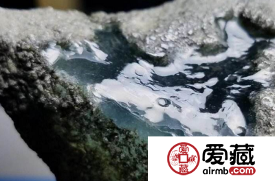冰种翡翠原石和玻璃种翡翠原石的区别是什么