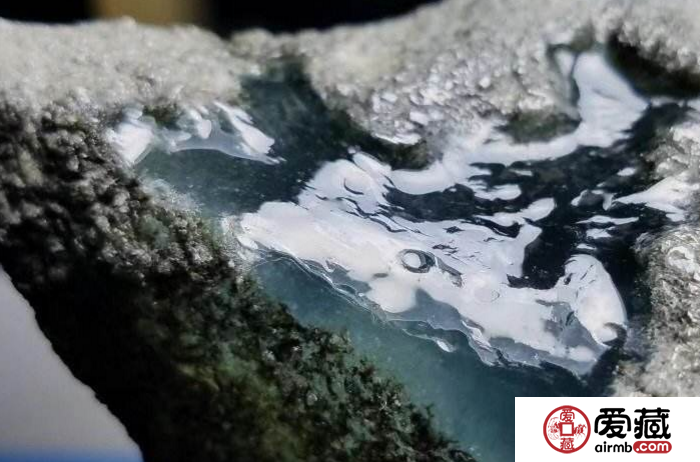 冰种翡翠原石和玻璃种翡翠原石的区别是什么