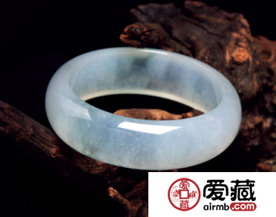冰种翡翠镯子价格如何 挑选冰种手镯翡翠的方法