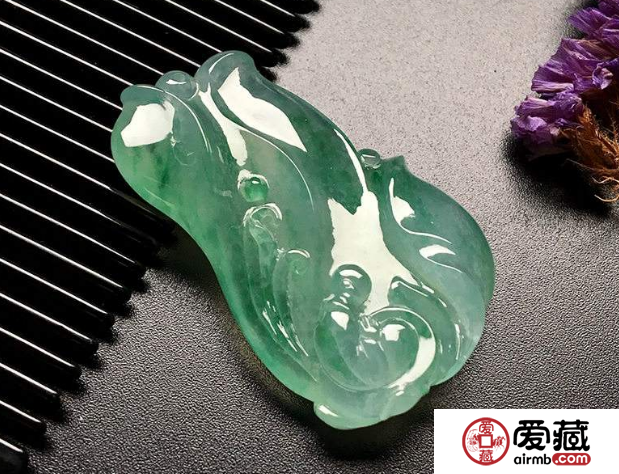 冰种飘花翡翠手镯的价格是多少 哪些因素会影响价格