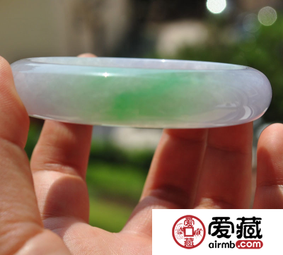 春带彩翡翠价格的影响因素有哪些