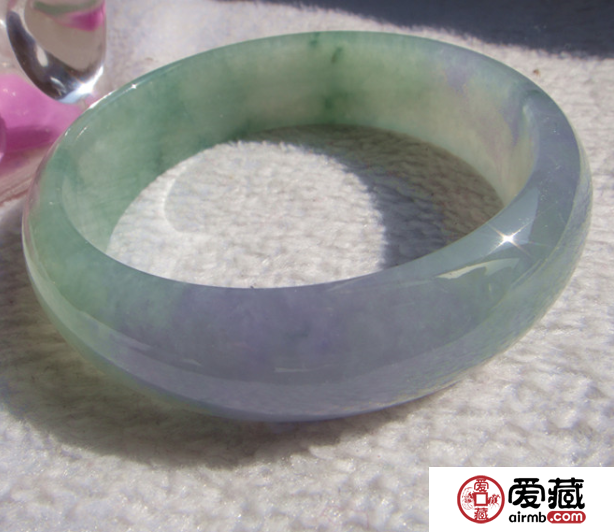 如何選購春帶彩翡翠手鐲 手鐲選購技巧
