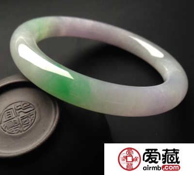 如何选购春带彩翡翠手镯 手镯选购技巧